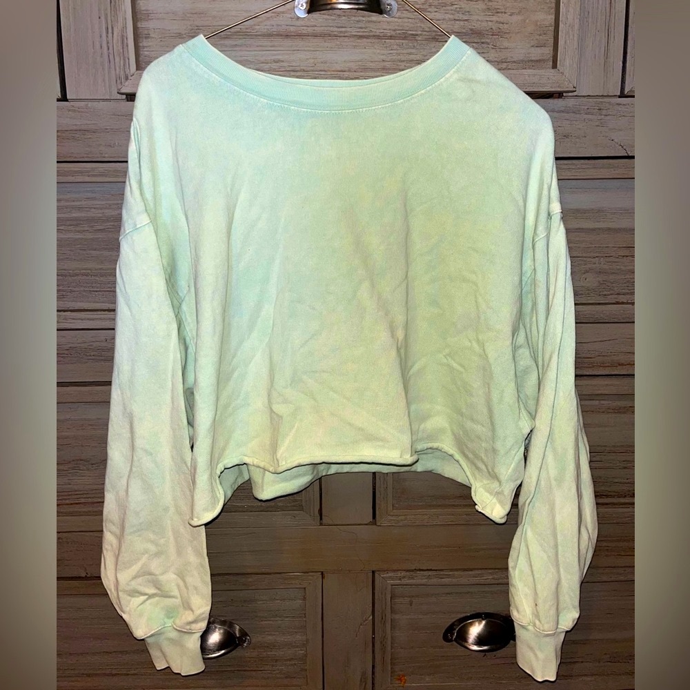 💚Green Cropped Long Sleeve Shirt Forever21.